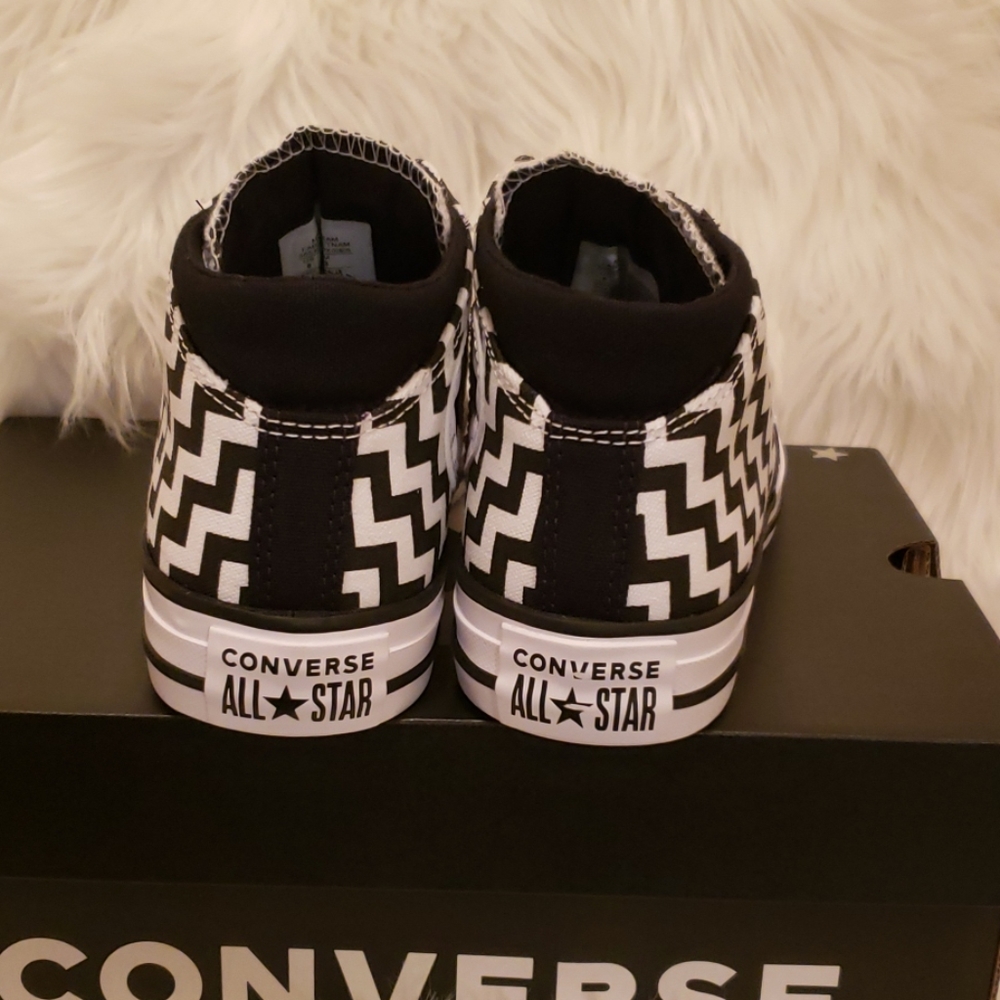 Converse Chuck Taylor Black/White High Top - Picture 5 of 8